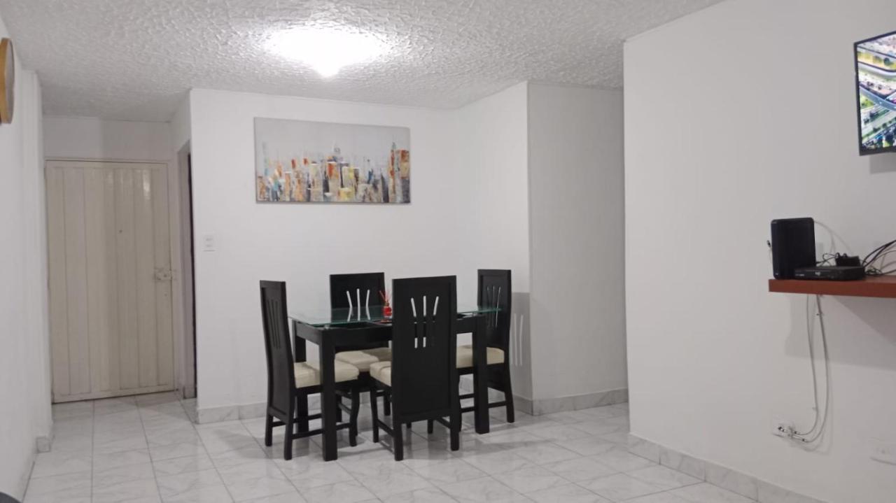 Aranjuez Apartment กูกูตา ภายนอก รูปภาพ